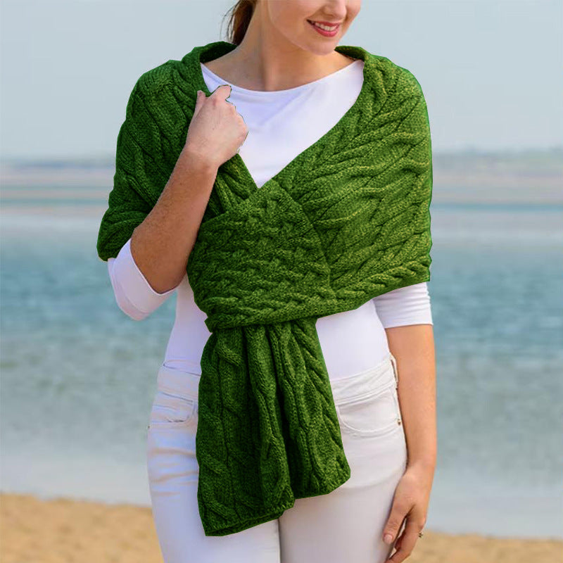 Knitted scarf for women with a modern cable pattern and versatile wearing comfort Lune London