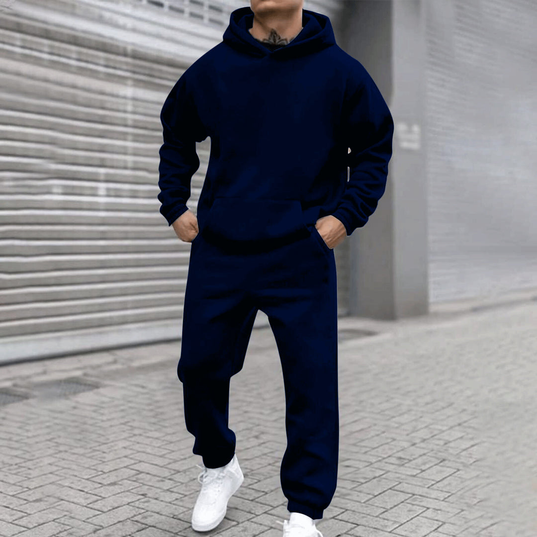 Comfortable leisure suit for men with oversized cut and kangaroo pocket Lune London