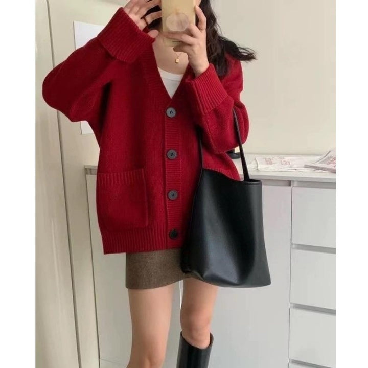 Cardigan pour femmes avec une coupe décontractée et de grandes poches Chic & Stil