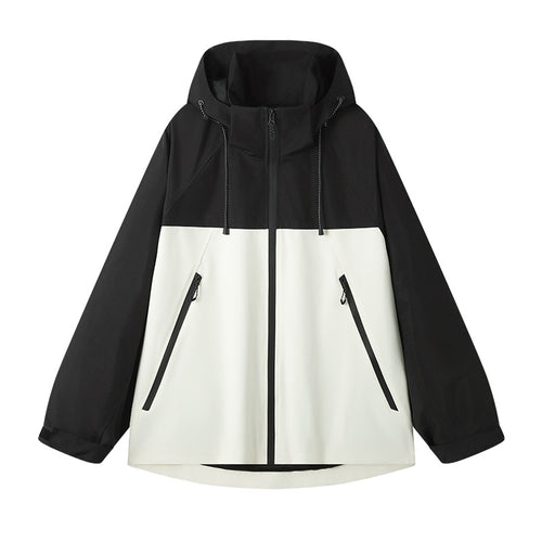 Technical jacket for women with adjustable hood and functional zip pockets Amarae