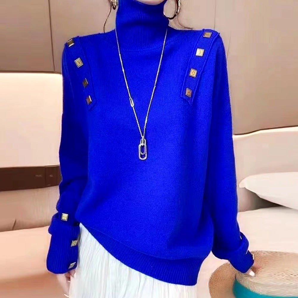 Pull à col roulé féminin tendance avec détails de boutons décoratifs Chic & Stil