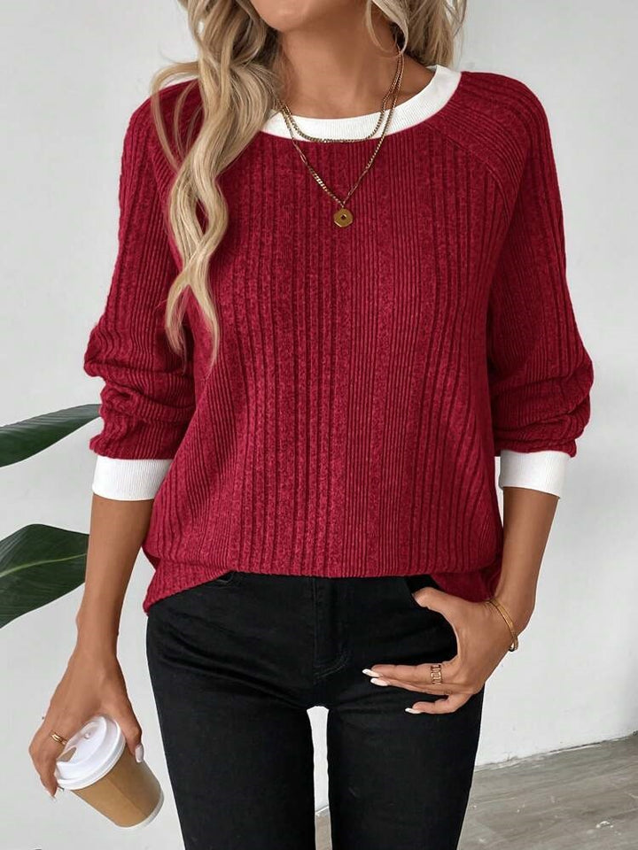 Pull décontracté pour femmes avec un design de tricot en côtes optimal et une bordure contrastante Chic & Stil