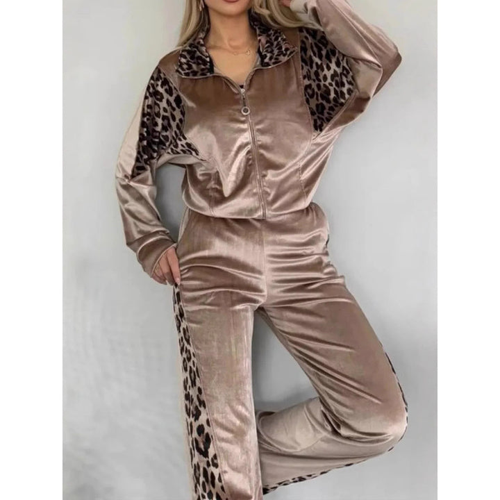 Women's sports set with leopard appliqués Lune London