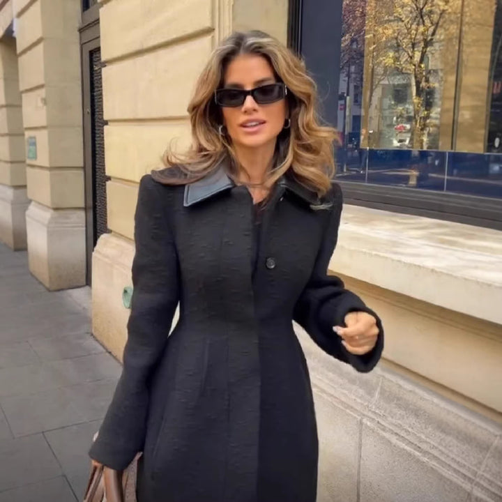 Ladies Tailored Long Coat with Contrasting Shirt Collar and Figure-Shaping Cut Amarae