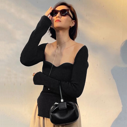 Pull finement tricoté pour femmes avec décolleté en forme de cœur Chic & Stil