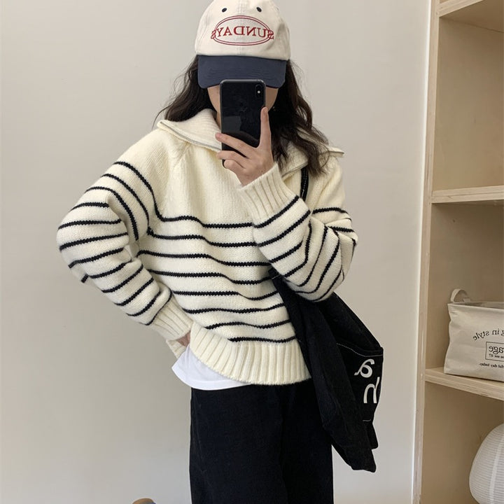 Sweater décontracté pour femmes avec design rayé et demi-zip Chic & Stil