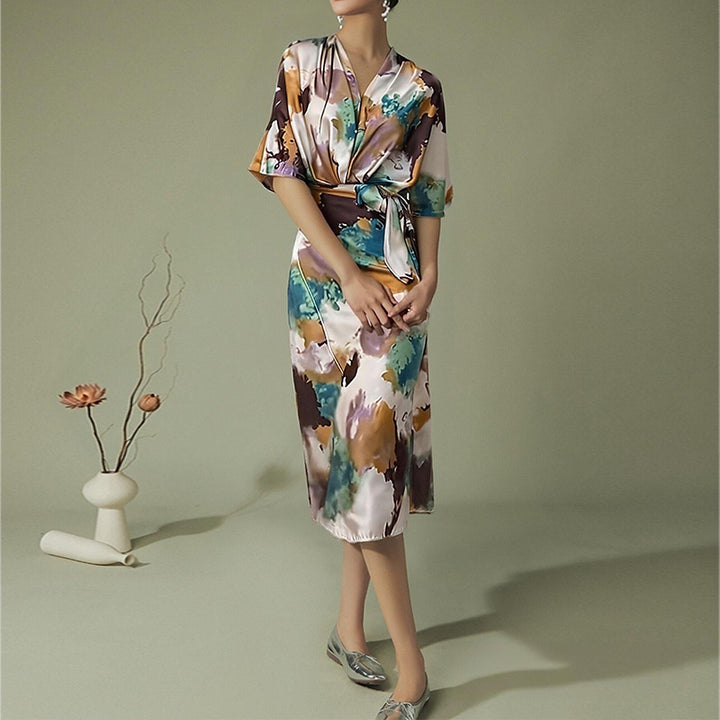 Robe portefeuille pour femmes avec élégante manche kimono et ceinture à la taille Chic & Stil