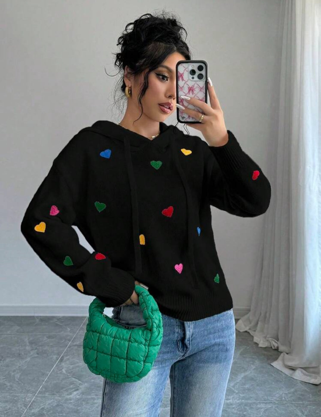 Sweat à capuche pour femmes avec design de cœur coloré et capuche Chic & Stil