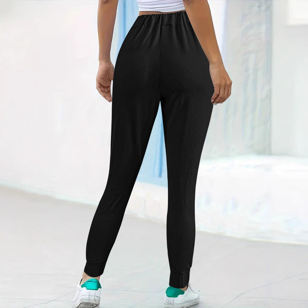 Comfortable jogging pants for women with elastic waistband and practical pockets Lune London