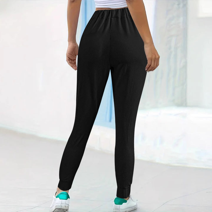 Comfortable jogging pants for women with elastic waistband and practical pockets Lune London