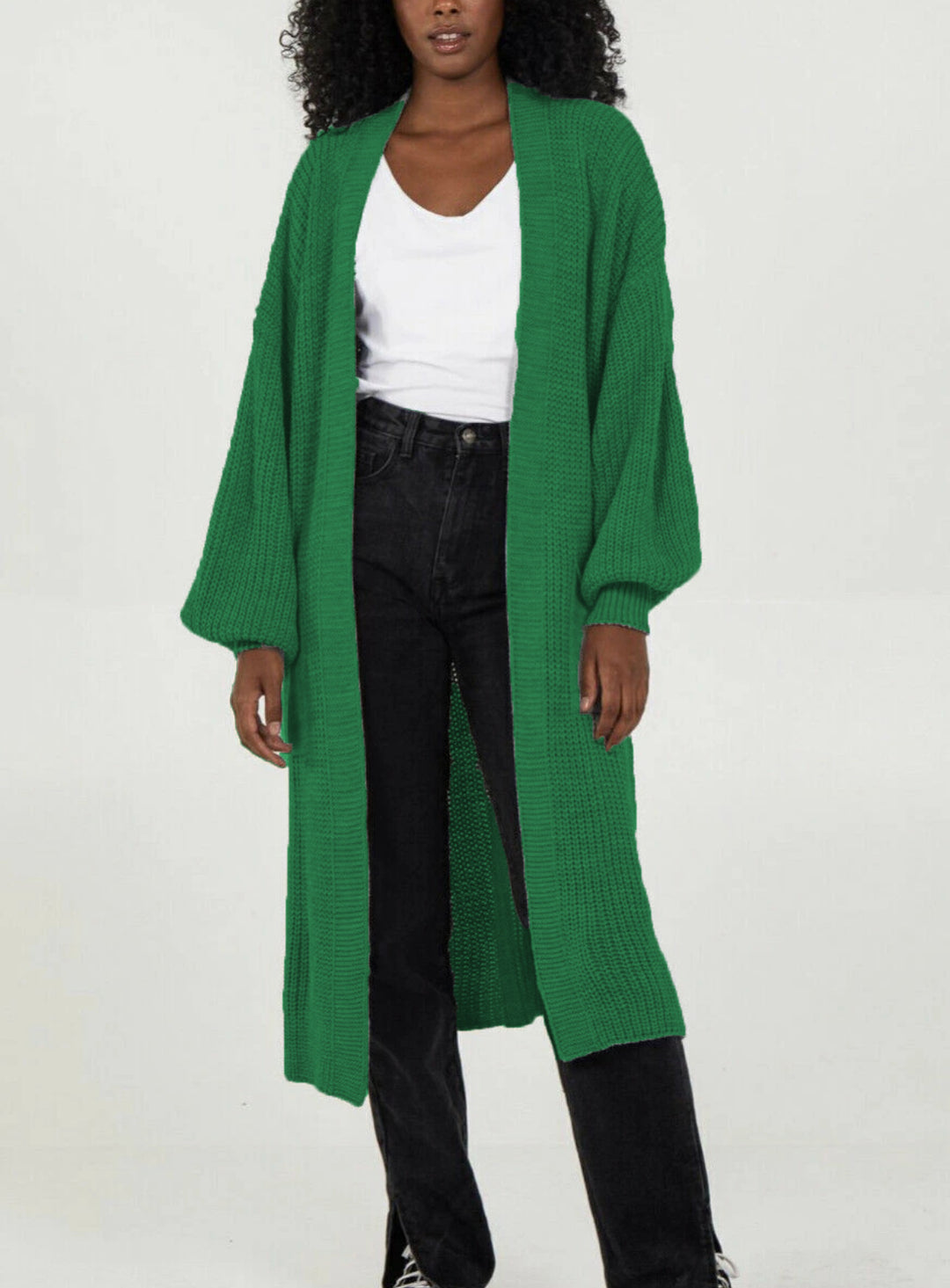 Plus size knitted cardigan for women with voluminous sleeves and an opening at the front Lune Londonl