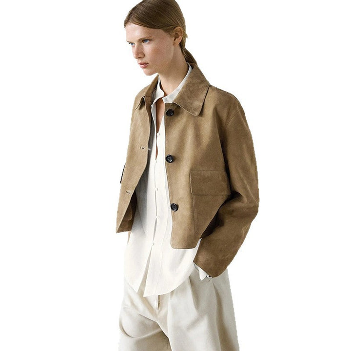 Veste courte féminine à la mode avec poches poitrine pratiques et boutons cousus Chic & Stil