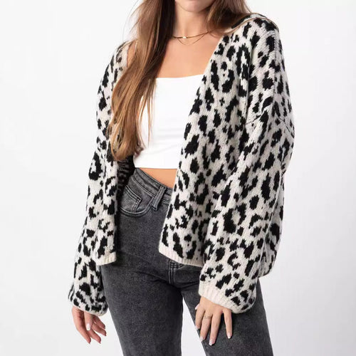 Ladies Chunky Knitted Cardigan with Stylish Leopard Pattern and Comfortable Oversized Details Amarae
