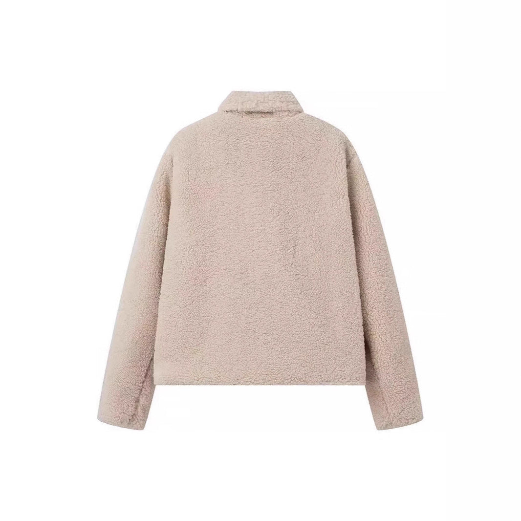 Veste en polaire confortable pour femmes avec des revers élégants et des poches pratiques Chic & Stil