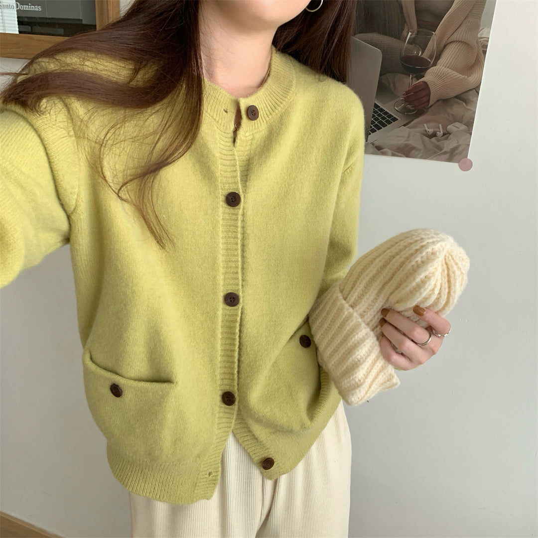 Cardigan tricoté confortable pour femmes avec poches pratiques et fermeture à boutons Chic & Stil