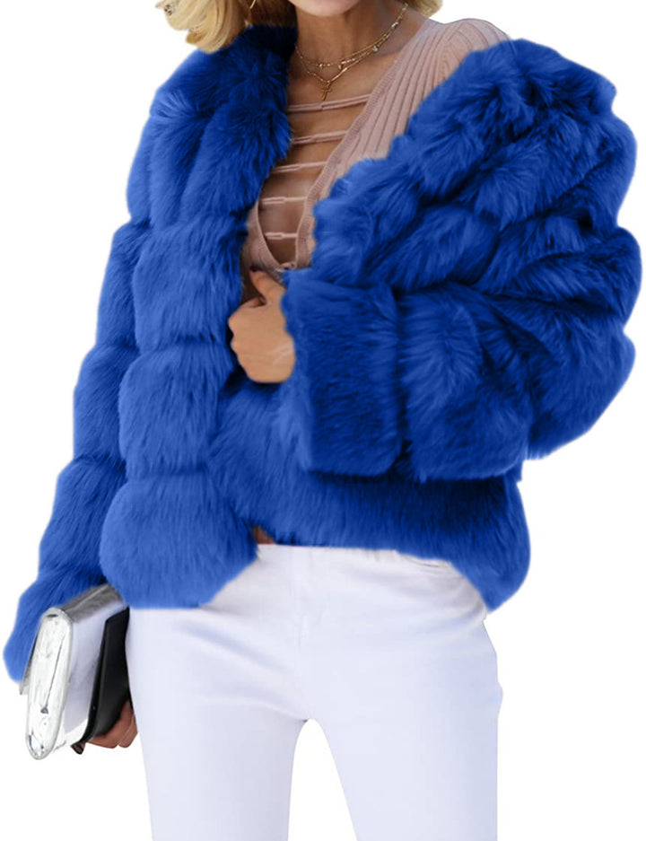 Ladies trendy faux fur jacket with voluminous sleeves and a luxurious cut Lune London