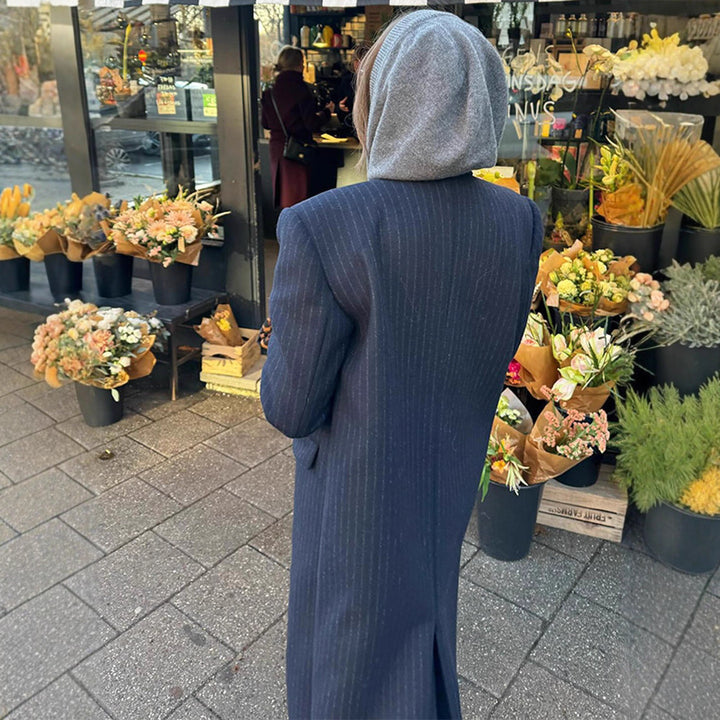 Manteau de trench rayé élégant pour femmes avec patte de boutonnage double et poches pratiques Chic & Stil