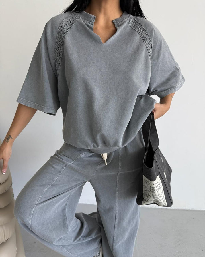 Oversized casual t-shirt for women with V-neck Lune London
