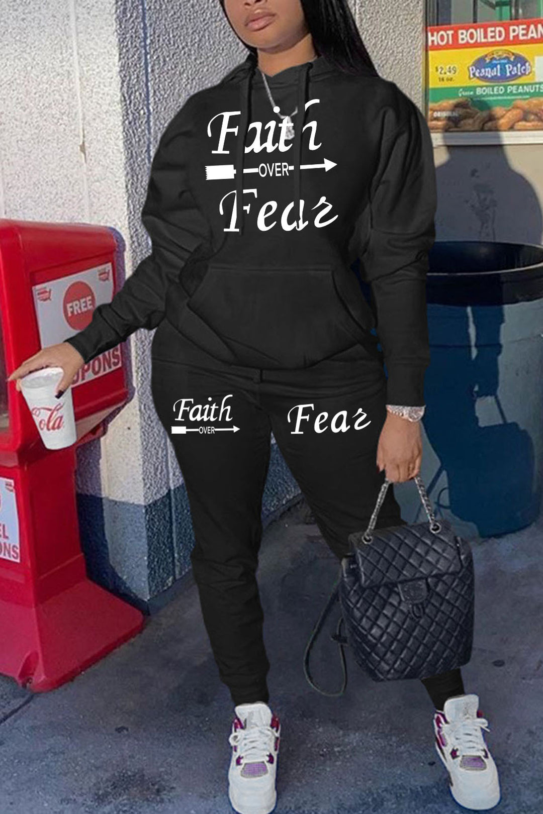 Sweatshirt and jogger set for women with inspiring quote Lune London