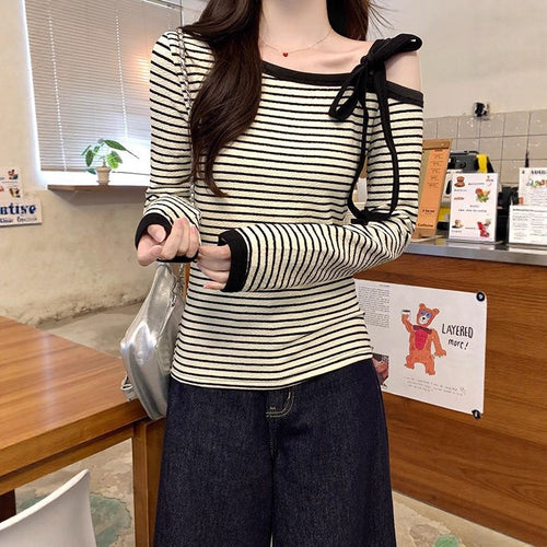 Women’s fashionable long sleeve shirt with off-shoulder design Chic & Stil