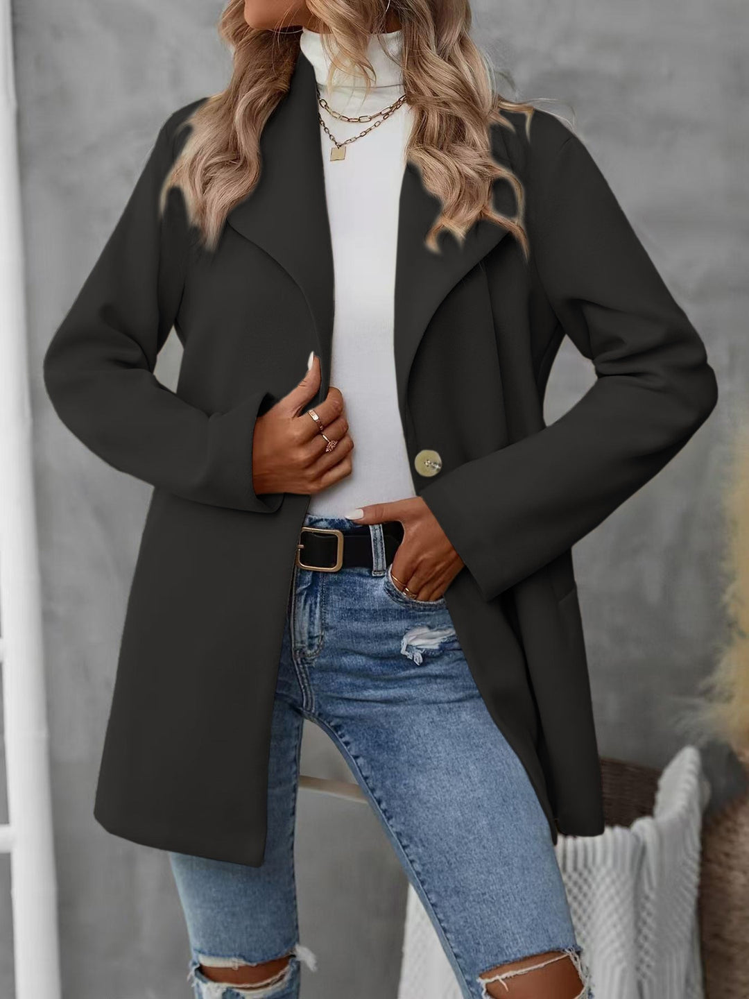 Ladies Elegant Oversized Jacket with Classic Cut and Chic Modern Buttons