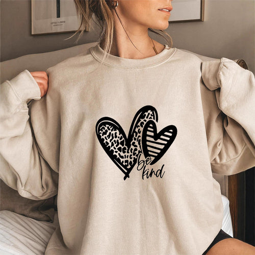 Sweat-shirt femme avec motif de cœur à la mode et coupe décontractée Chic & Stil