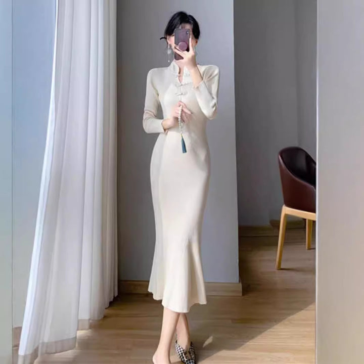 Robe en tricot élégante pour femmes avec col montant et boutons décoratifs Chic & Stil
