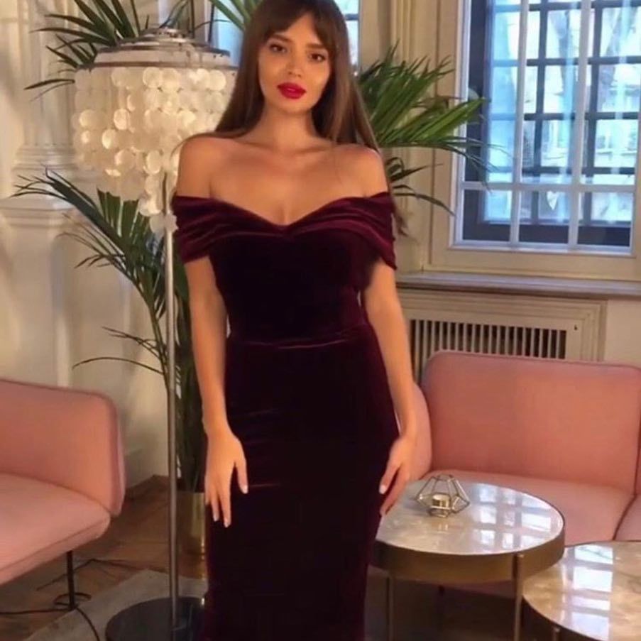 Elegant bodycon dress for women with a plunging neckline and structured material Lune London