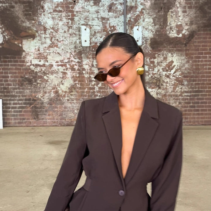 Women's Tailored Single-Button Blazer with Emphasized Waist and Narrow Shoulder Amarae