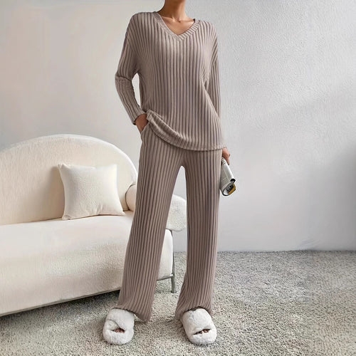 Dames Ensemble en tricot confortable avec décolleté en V et design côtelé Amarae