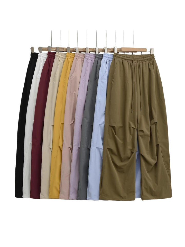 Loose casual pants for women with elastic waist and practical side pockets Lune London