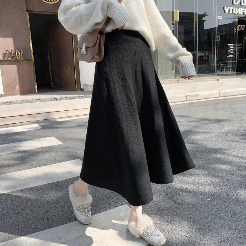 Elegant midi skirt for ladies with a relaxed fit and a decorative textured pattern Lune London