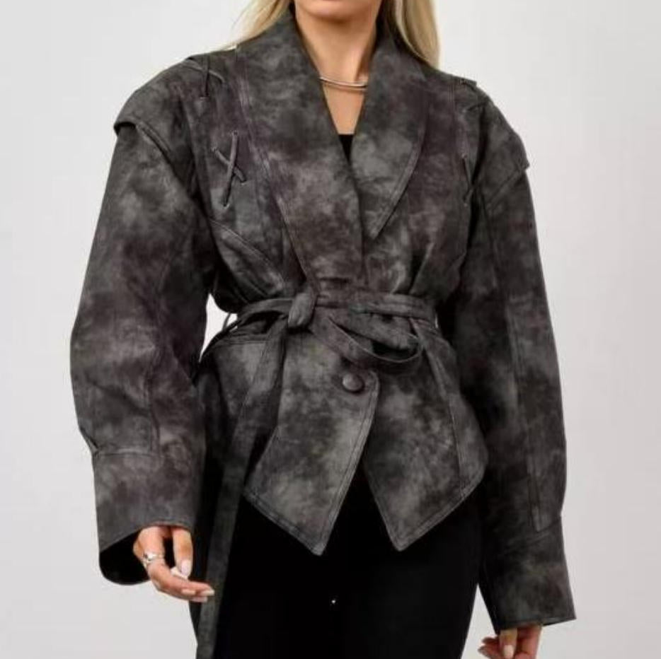 Veste élégante pour femmes en cuir synthétique avec détails décoratifs Lune London