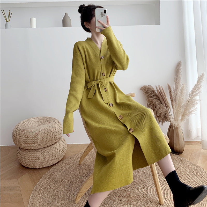 Robe tricotée longueur genou pour femmes avec boutons et ceinture Chic & Stil