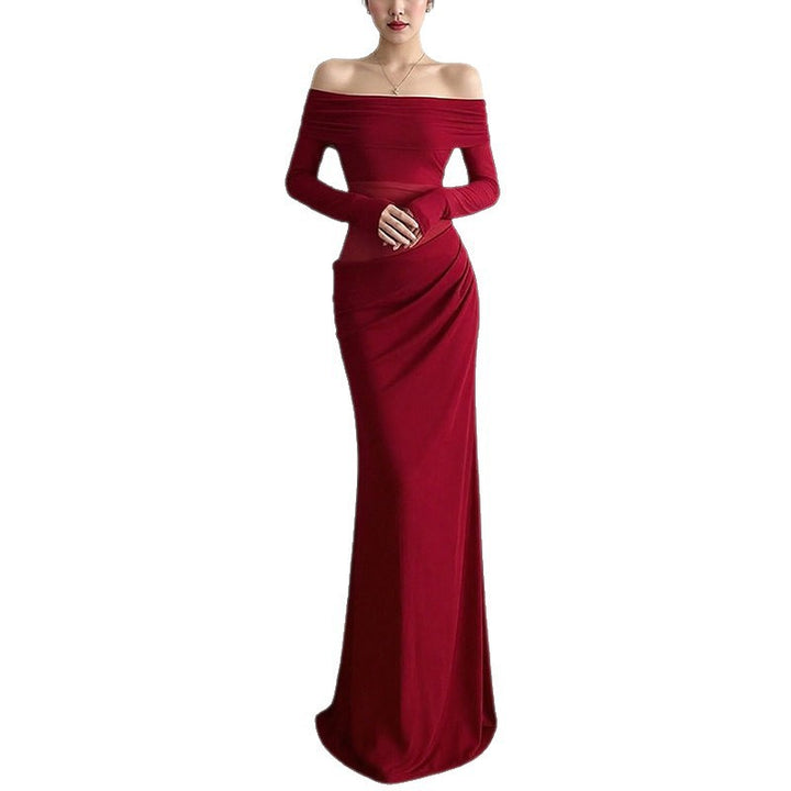 Robe maxi élégante pour femme à épaules découvertes avec détails en volants et manches longues Chic & Stil