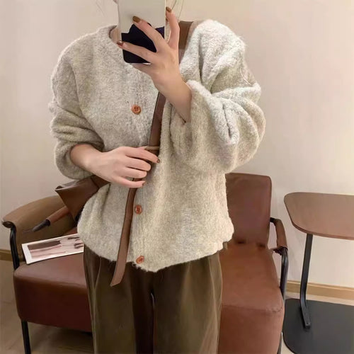 Cardigan confortable pour femmes avec détails de boutons et coupe ample Chic & Stil