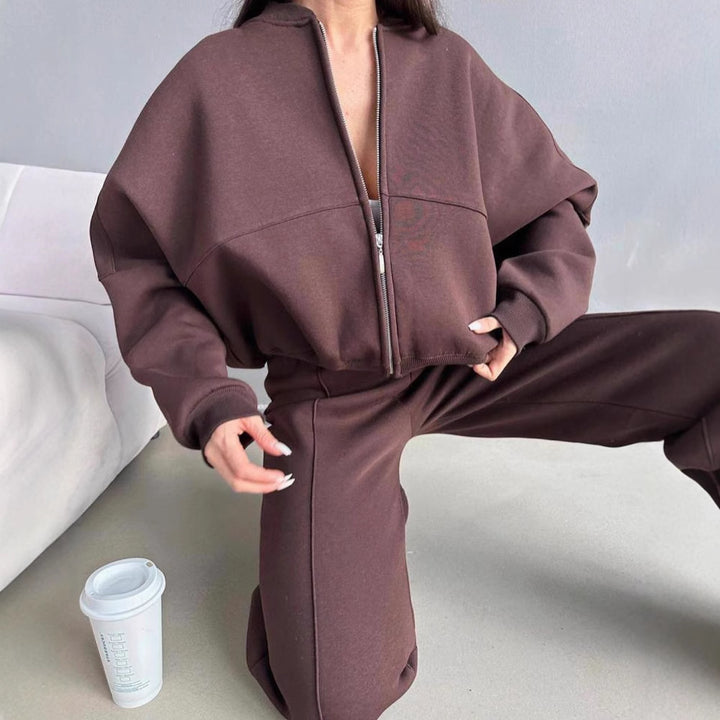 Casual look for women with a casual zip jacket and wide pants Lune London