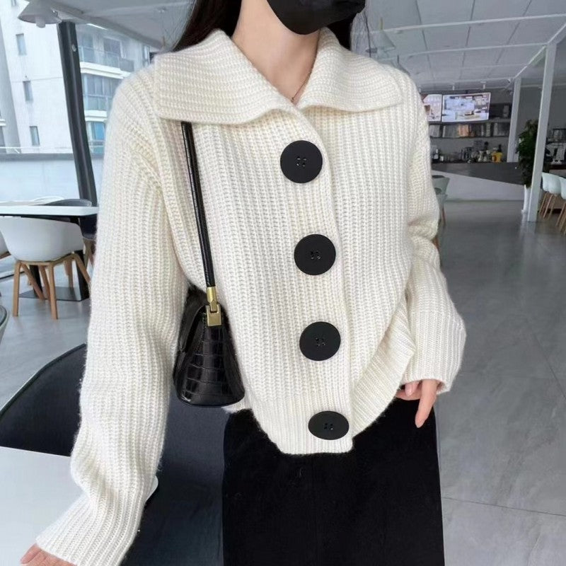 Cardigan Femme Douillet avec Gros Boutons et Col Classique Chic & Stil