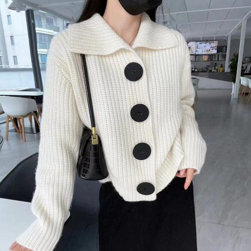 Cardigan pour femmes avec coupe oversized et grands boutons Chic & Stil