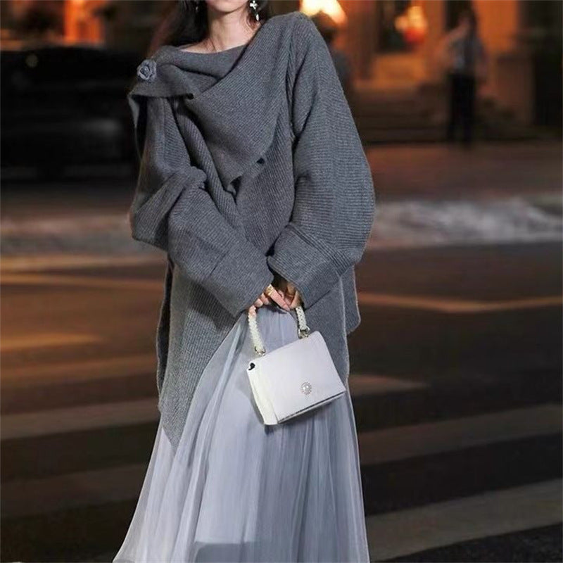 Pull en tricot épais pour femmes avec coupe asymétrique et manches volumineuses Chic & Stil