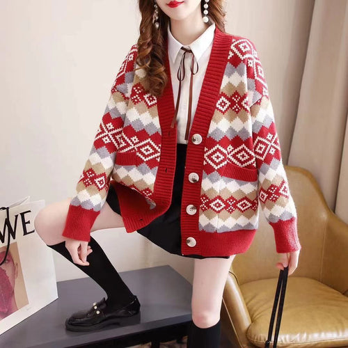 Knitted jacket for women with an elegant diamond pattern and large buttons Amarae