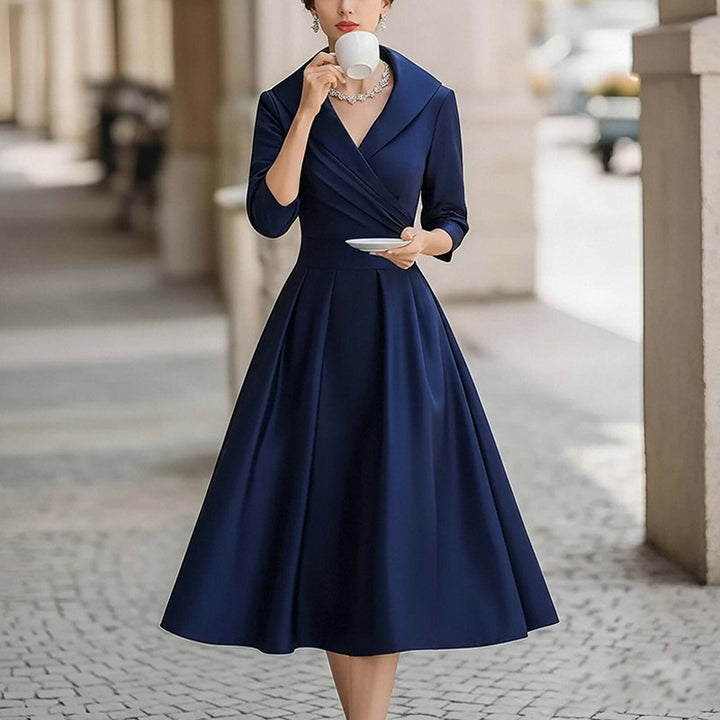 Robe midi pour femme avec un élégant décolleté en wrap et fronces Chic & Stil