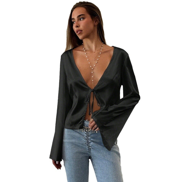 Blouse élégante femme avec décolleté en V profond et détail de nœud décontracté Chic & Stil