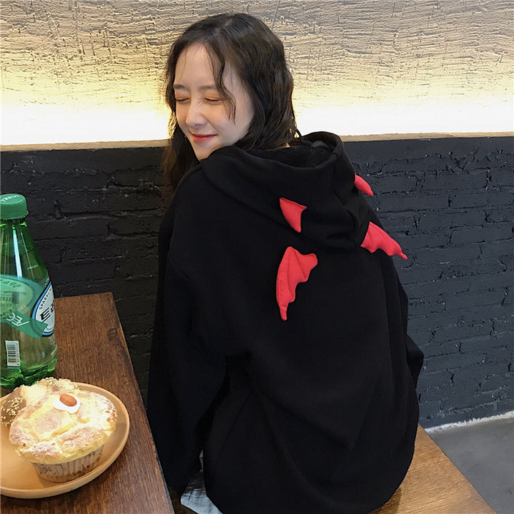 Women's oversized hoodie with playful wing appliqués Chic & Stil
