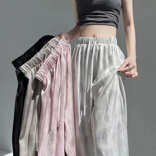 Women's high-waisted palazzo pants made of lightweight, breathable material with an elastic waistband