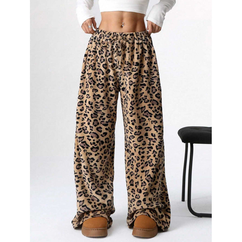 Comfortable women's pants with leopard print Lune London