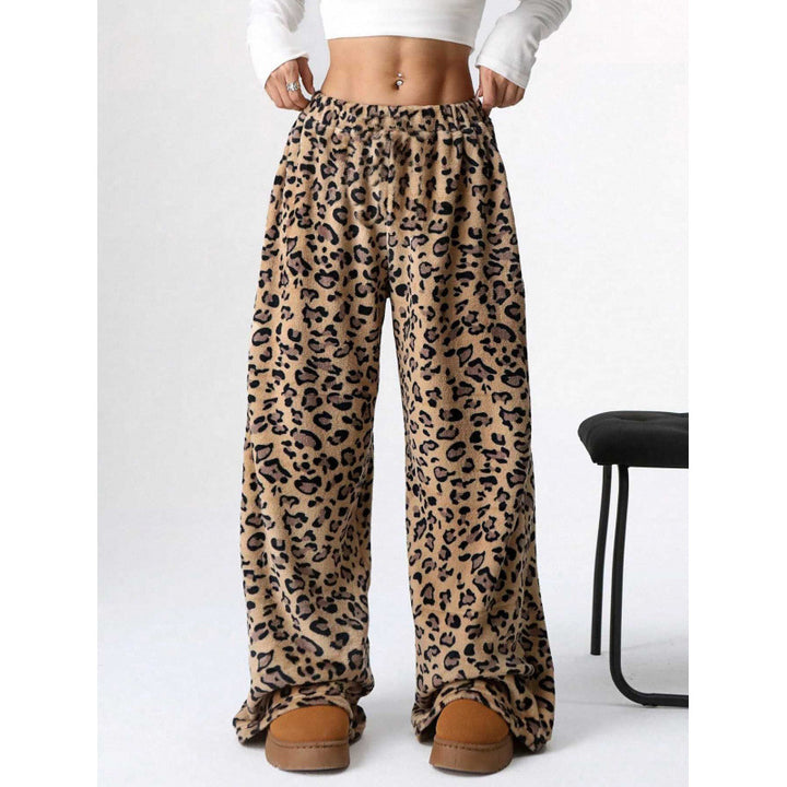 Comfortable women's pants with leopard print Lune London