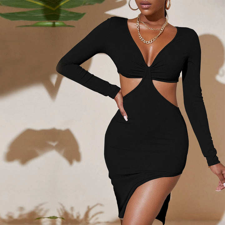 Robe mini à décolleté, ajustée et découpée pour femme, avec des manches longues et un détail en torsion raffiné Chic & Stil
