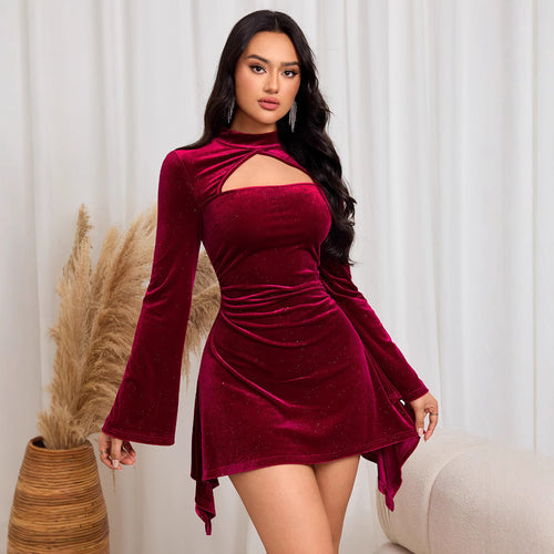 Robe Mini en Velours Élégante pour Femmes avec Découpe Unique et Manches Longues Chic & Stil