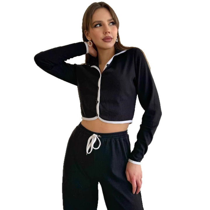 Chic and stylish short loungewear set for women with button placket and contrasting details